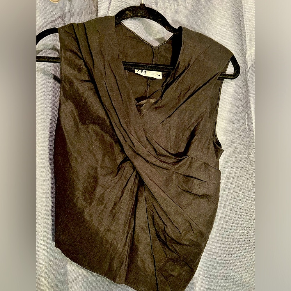 Black sleeveless dress blouse